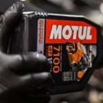 Моторные масла Motul 7100 для легковых автомобилей: защита и экономия топлива