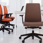 Как подобрать стул для персонала под конкретный тип работы — от ресепшна до склада